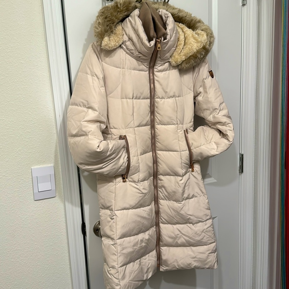 Vince Camuto Cream Puffer Winter Dessert in a Front Zipper Coat M